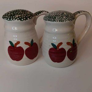 ALCO INDUSTRIES - PAIR OF APPLES - SALT & PEPPER SHAKERS - 3 HOLES & 5 HOLES